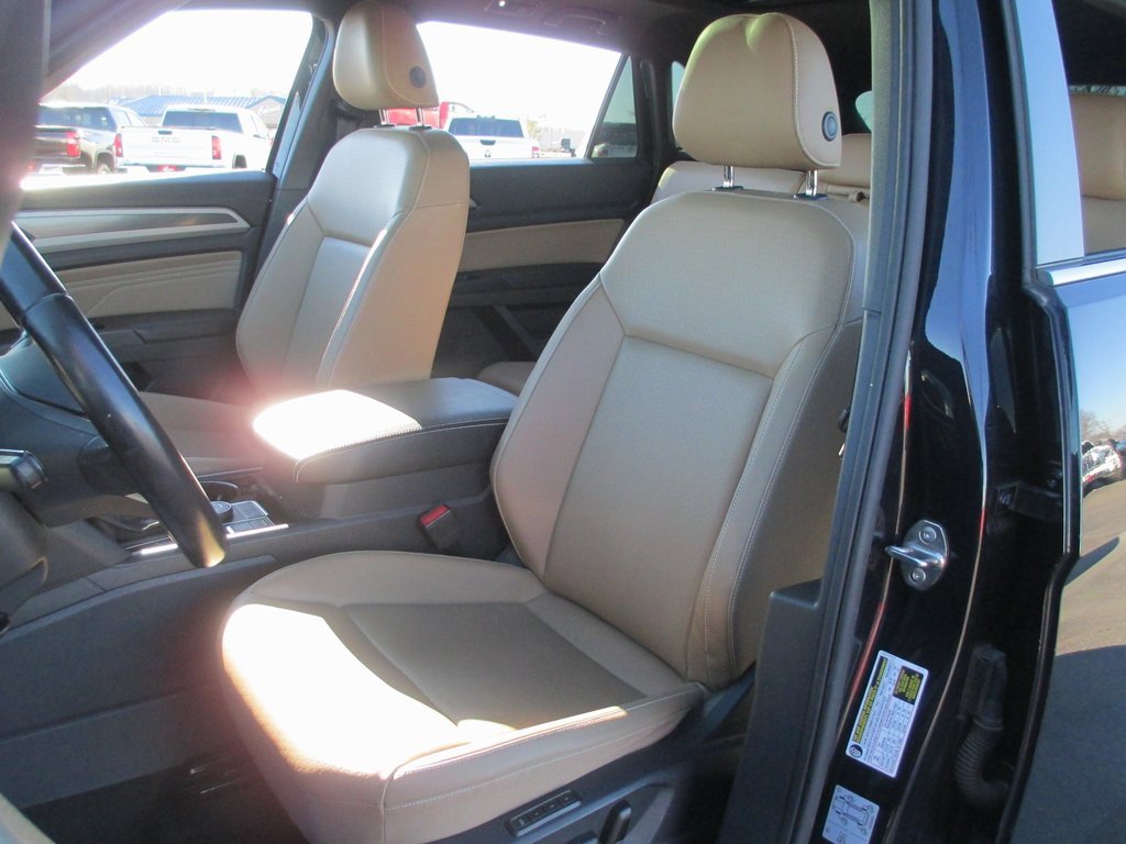 Used 2020 Volkswagen Atlas Cross Sport SEL image 18