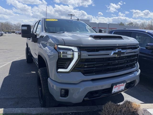 Used 2024 Chevrolet Silverado 2500 LTZ w/ LTZ Plus Package image 2