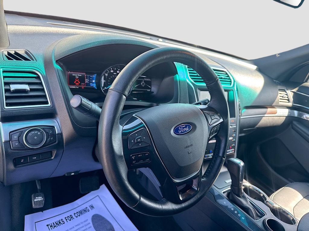 Used 2016 Ford Explorer Limited w/ Equipment Group 301A FWD image 9