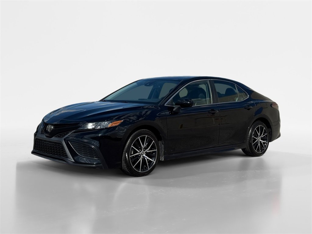 Used 2021 Toyota Camry SE image 3