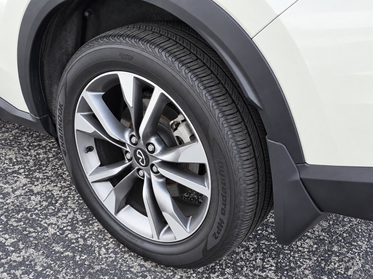 Used 2024 INFINITI QX60 Luxe w/ Vision Package FWD image 10