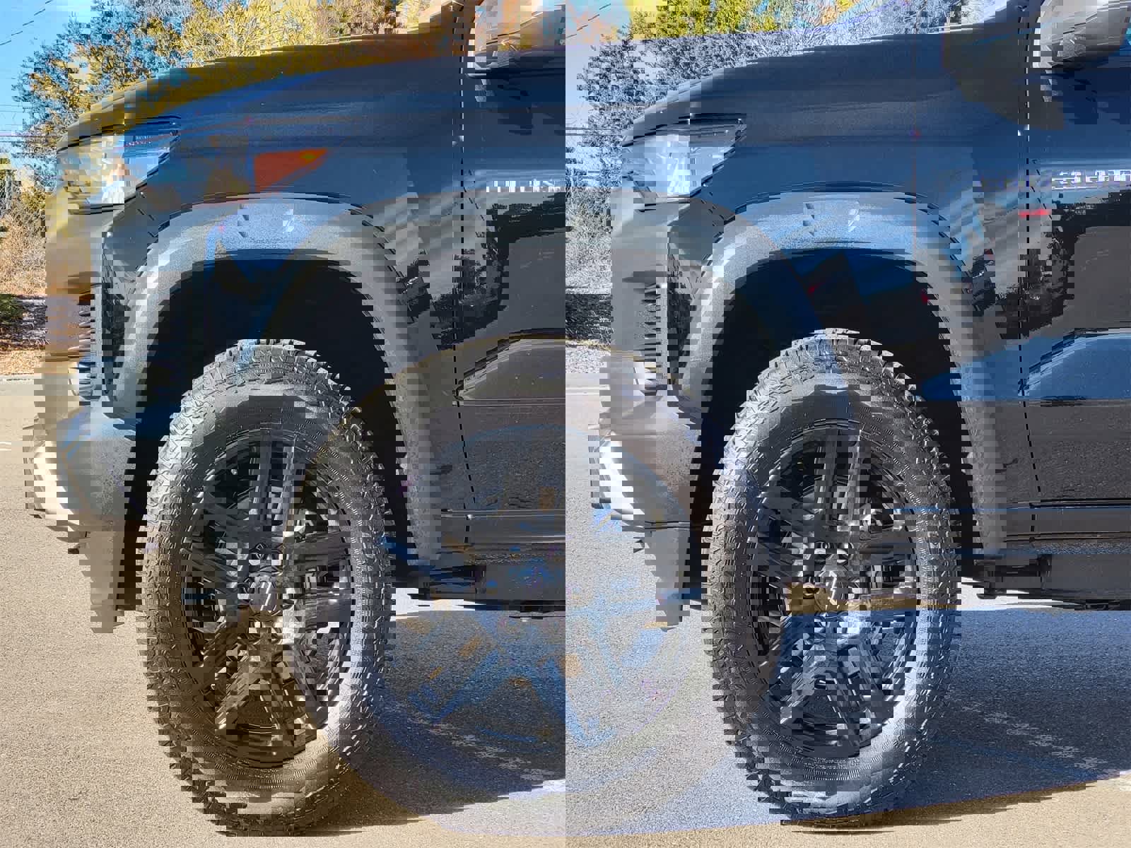 Used 2025 Chevrolet Colorado Trail Boss image 9