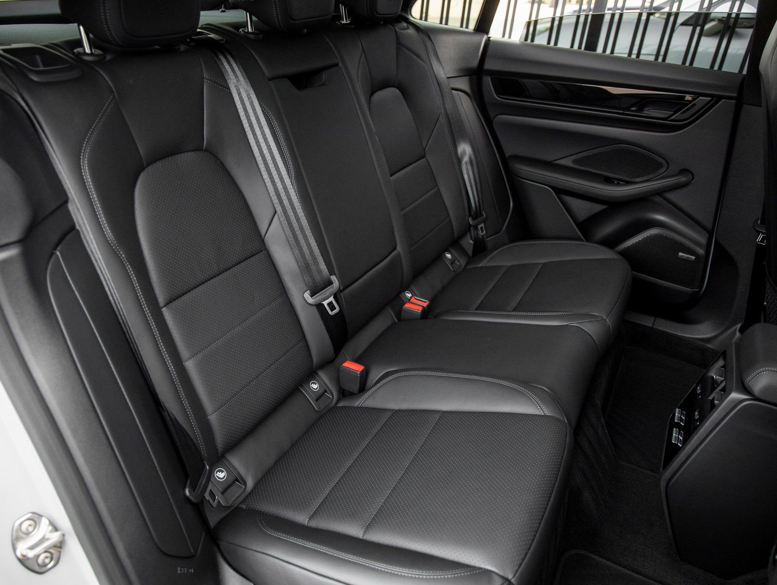 New 2026 Porsche Macan Electric RWD image 43