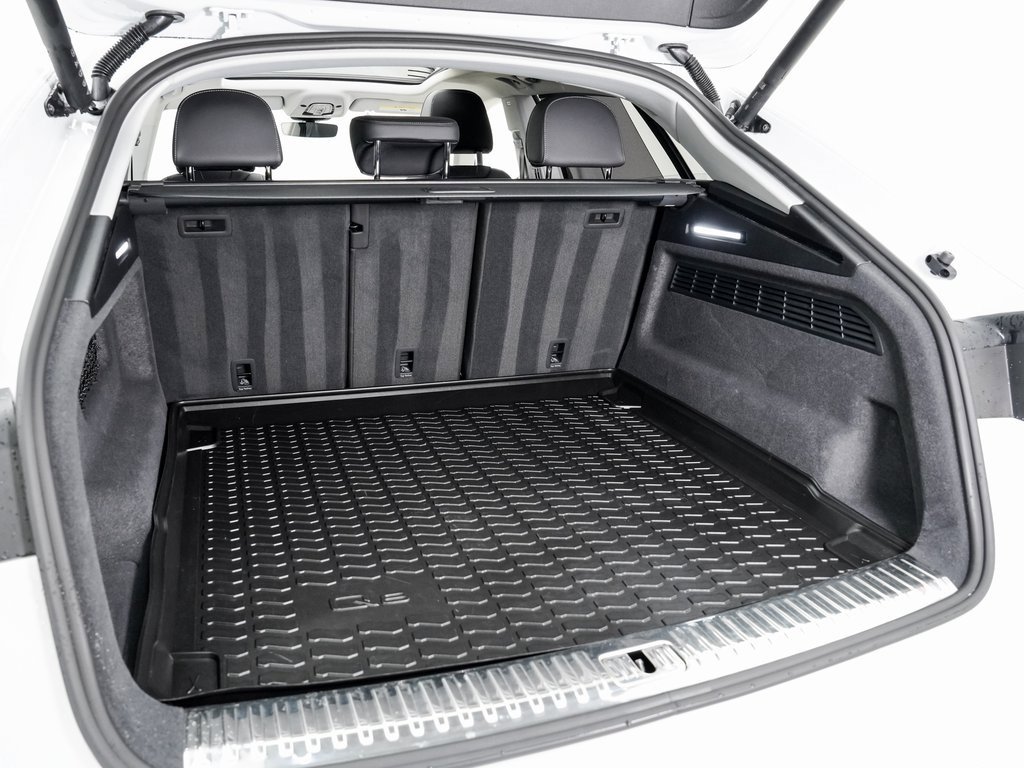 Used 2023 Audi Q8 Prestige w/ Prestige Package image 24