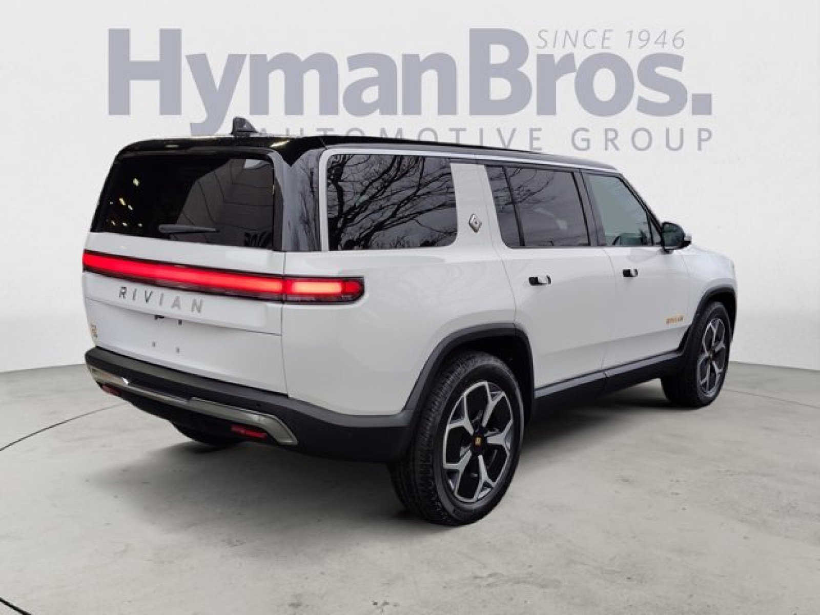 Used 2023 Rivian R1S Adventure AWD/4WD image 3