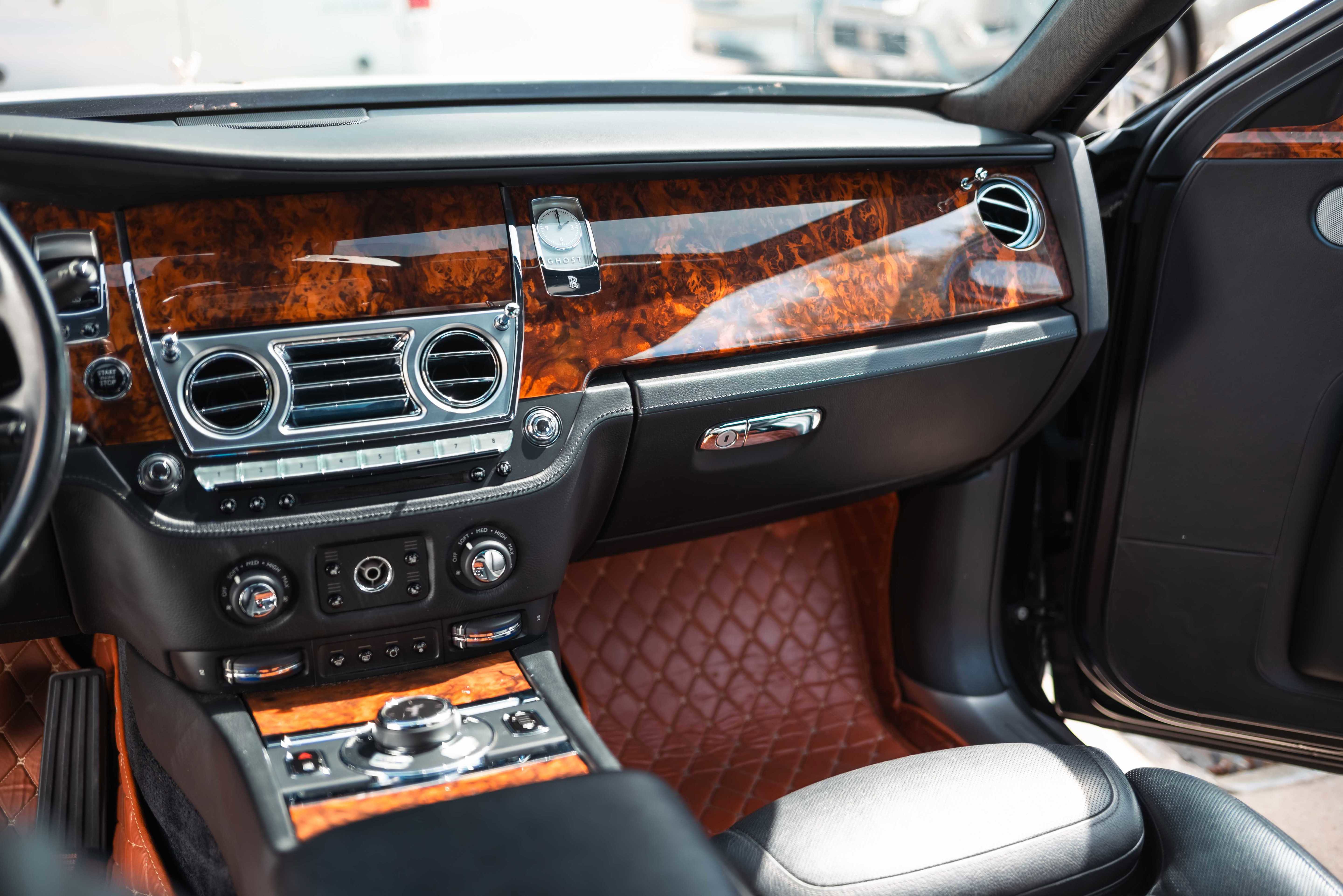 Used 2015 Rolls-Royce Ghost RWD image 12