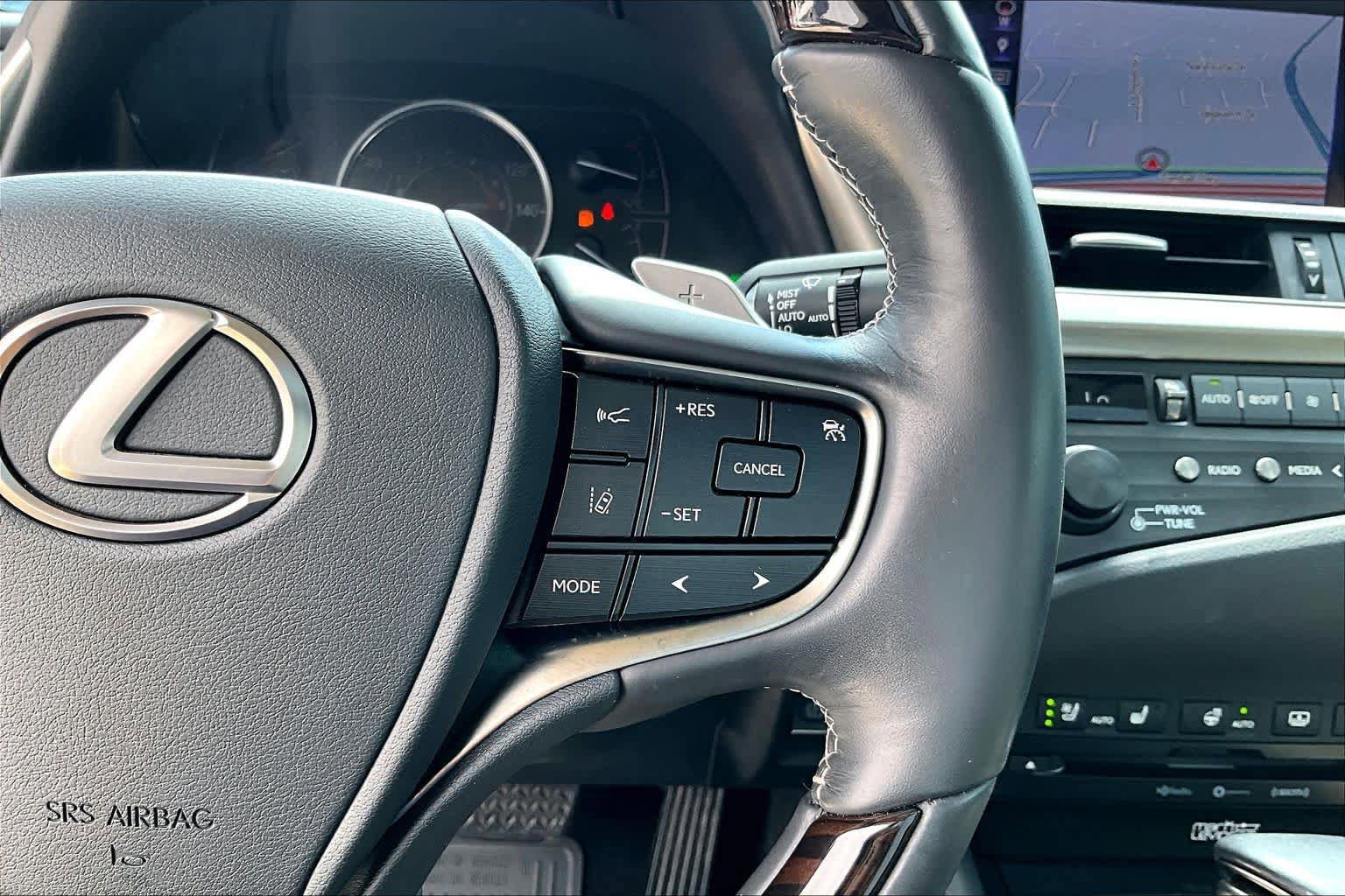 Used 2019 Lexus ES 350 Ultra Luxury w/ Accessory Package 2 FWD image 23