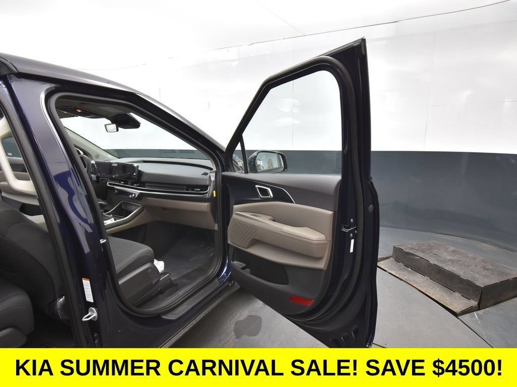 New 2026 Kia Carnival LX FWD image 11