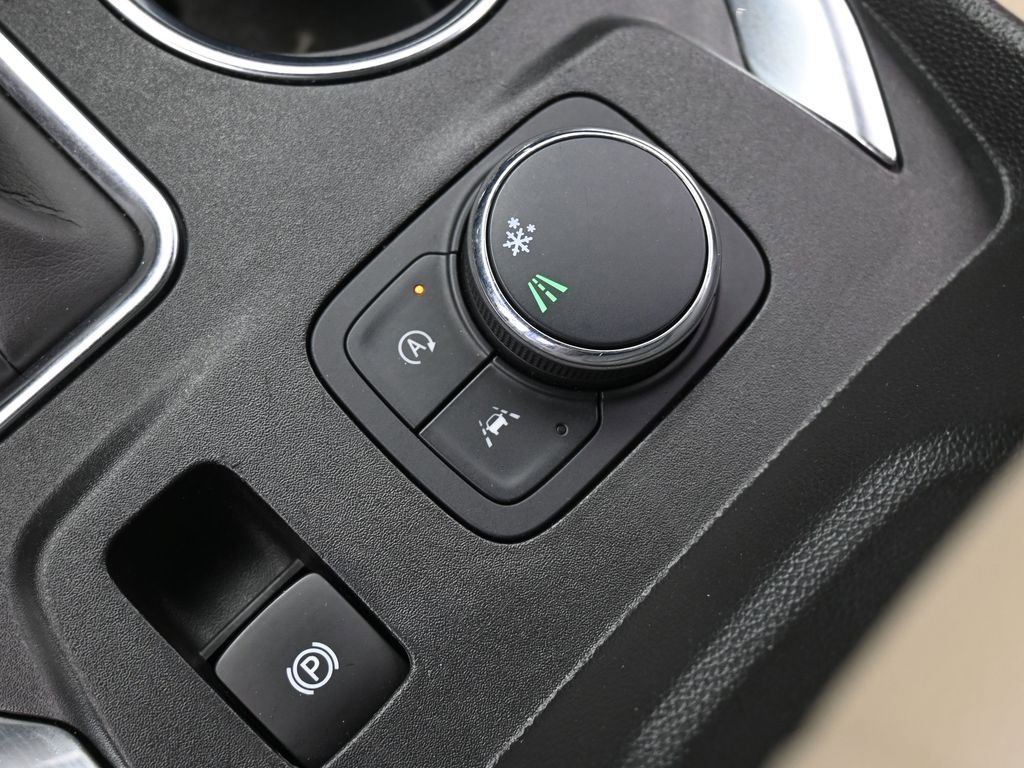 Used 2023 Chevrolet Traverse LS image 25