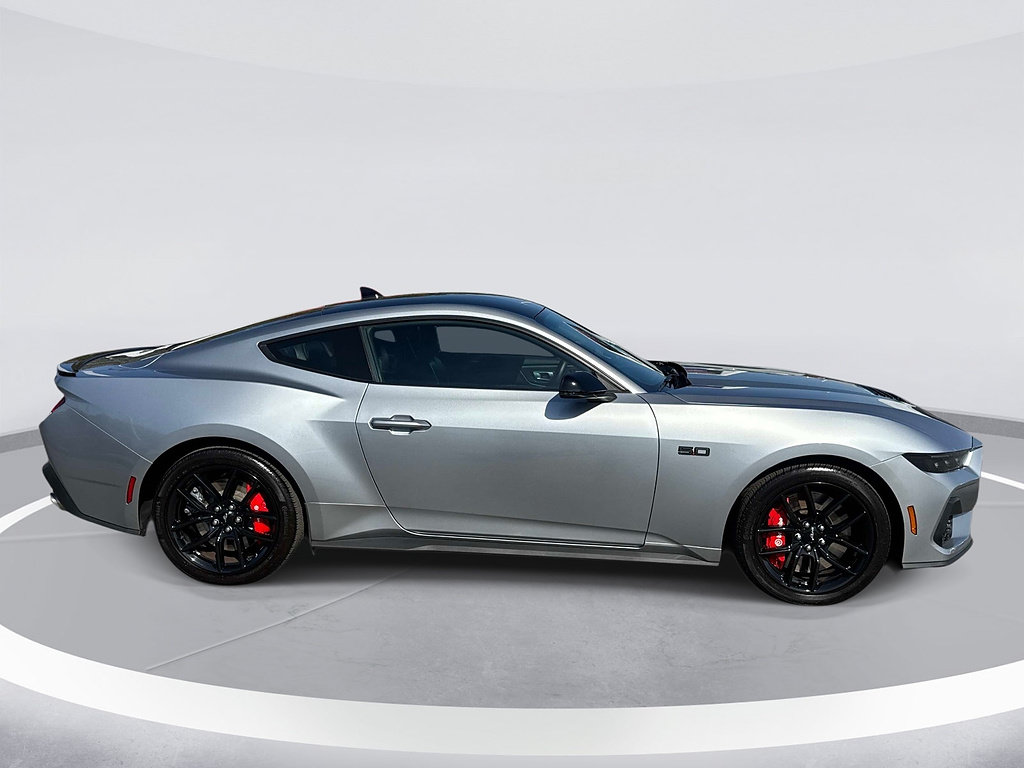 Used 2025 Ford Mustang GT Premium RWD image 3