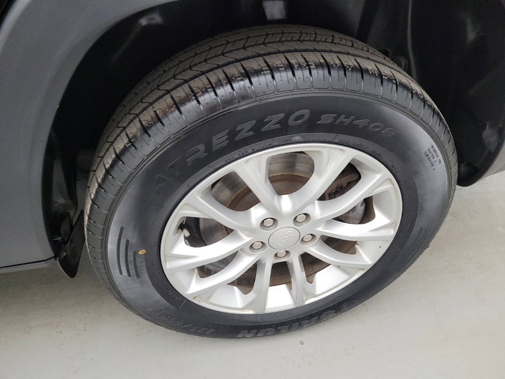 Used 2019 Jeep Cherokee Latitude w/ Cold Weather Group AWD/4WD image 31