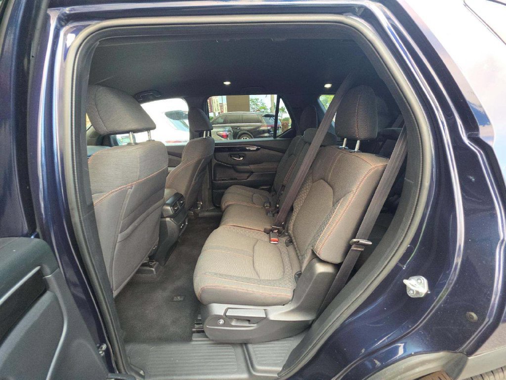Used 2023 Honda Pilot Sport image 5