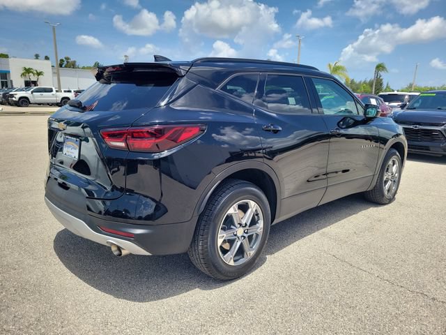 Used 2023 Chevrolet Blazer LT w/ Sound & Technology Package FWD image 4