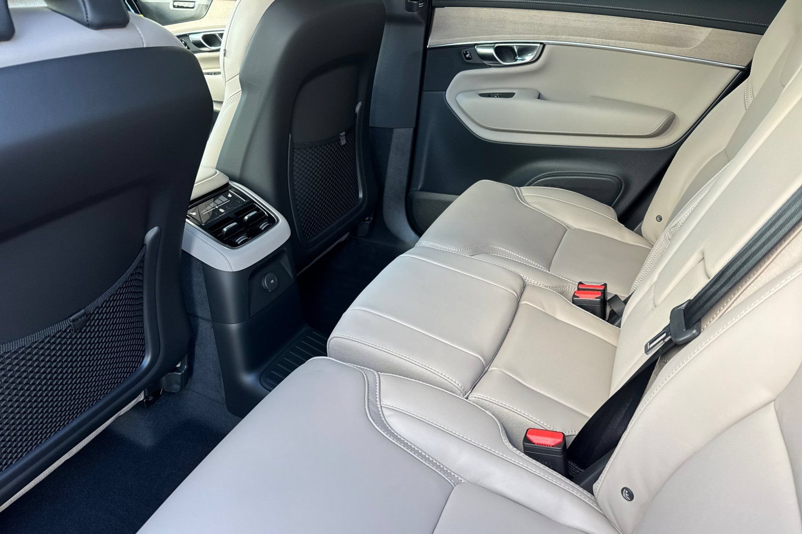New 2026 Volvo XC90 T8 Ultra w/ Protection Package AWD/4WD image 12