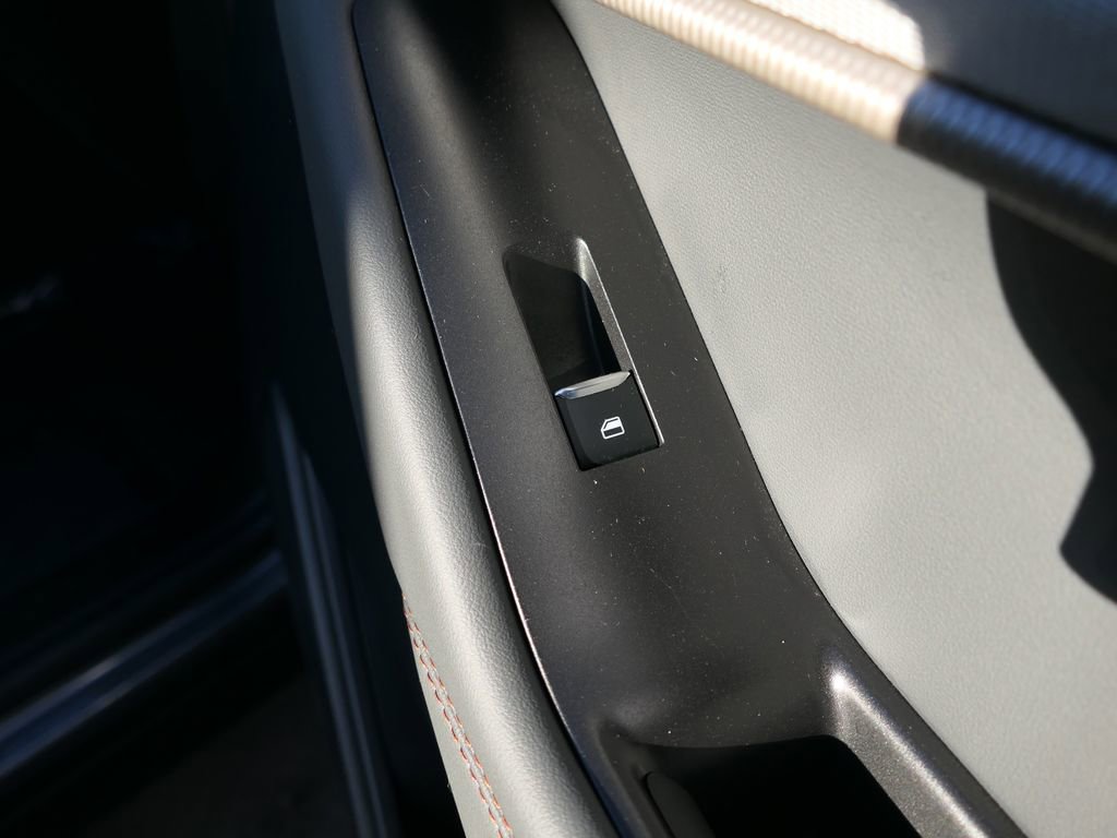 Used 2025 Ford Explorer Active w/ Active Comfort Package image 27