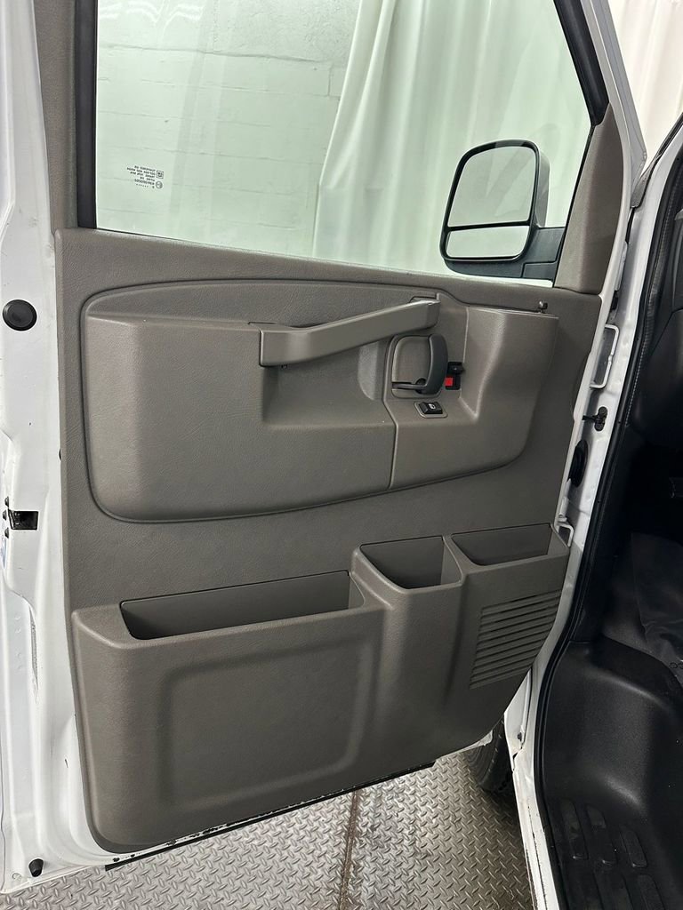 Used 2020 Chevrolet Express 2500 image 8