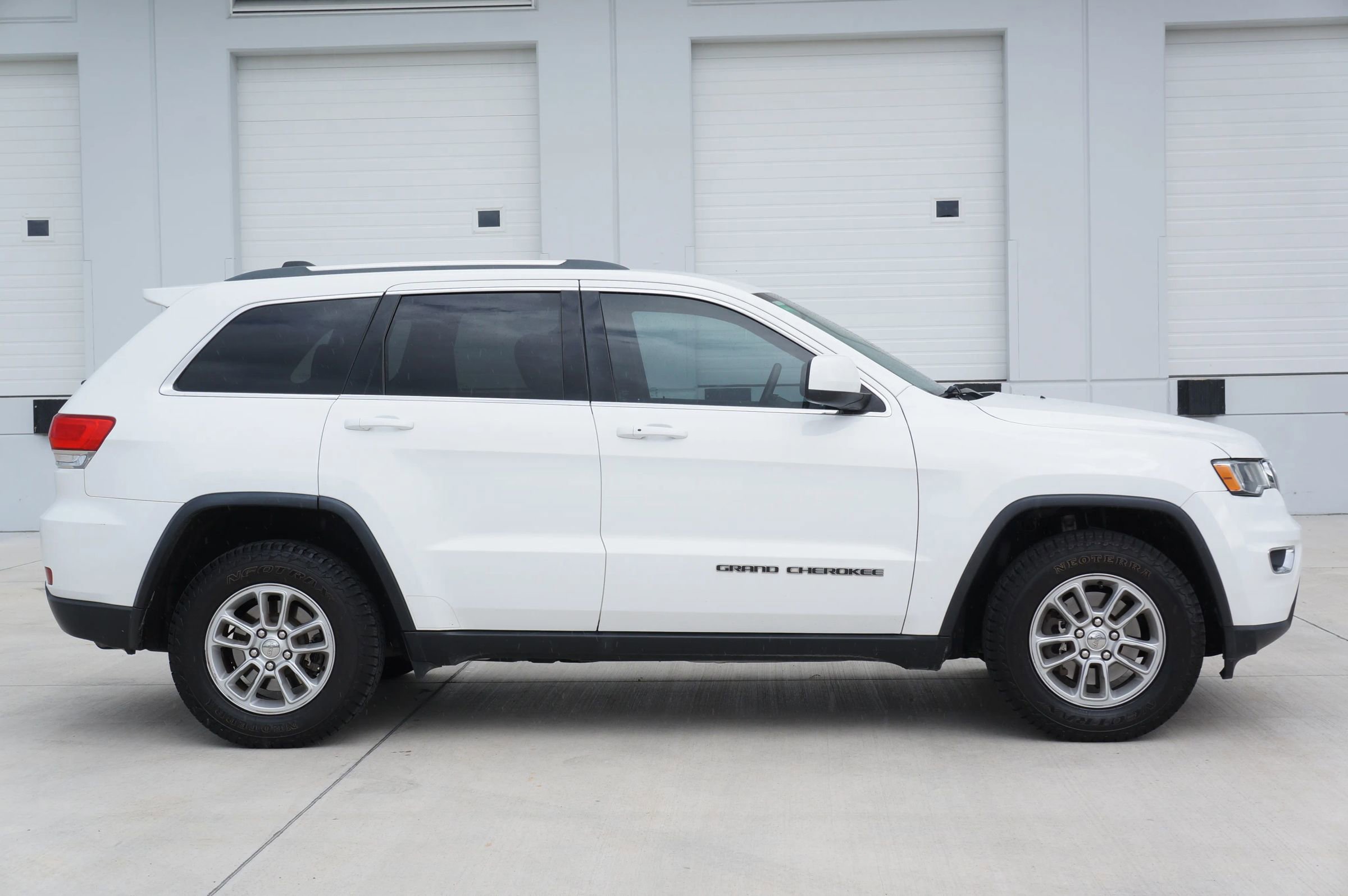 Used 2018 Jeep Grand Cherokee Laredo image 16