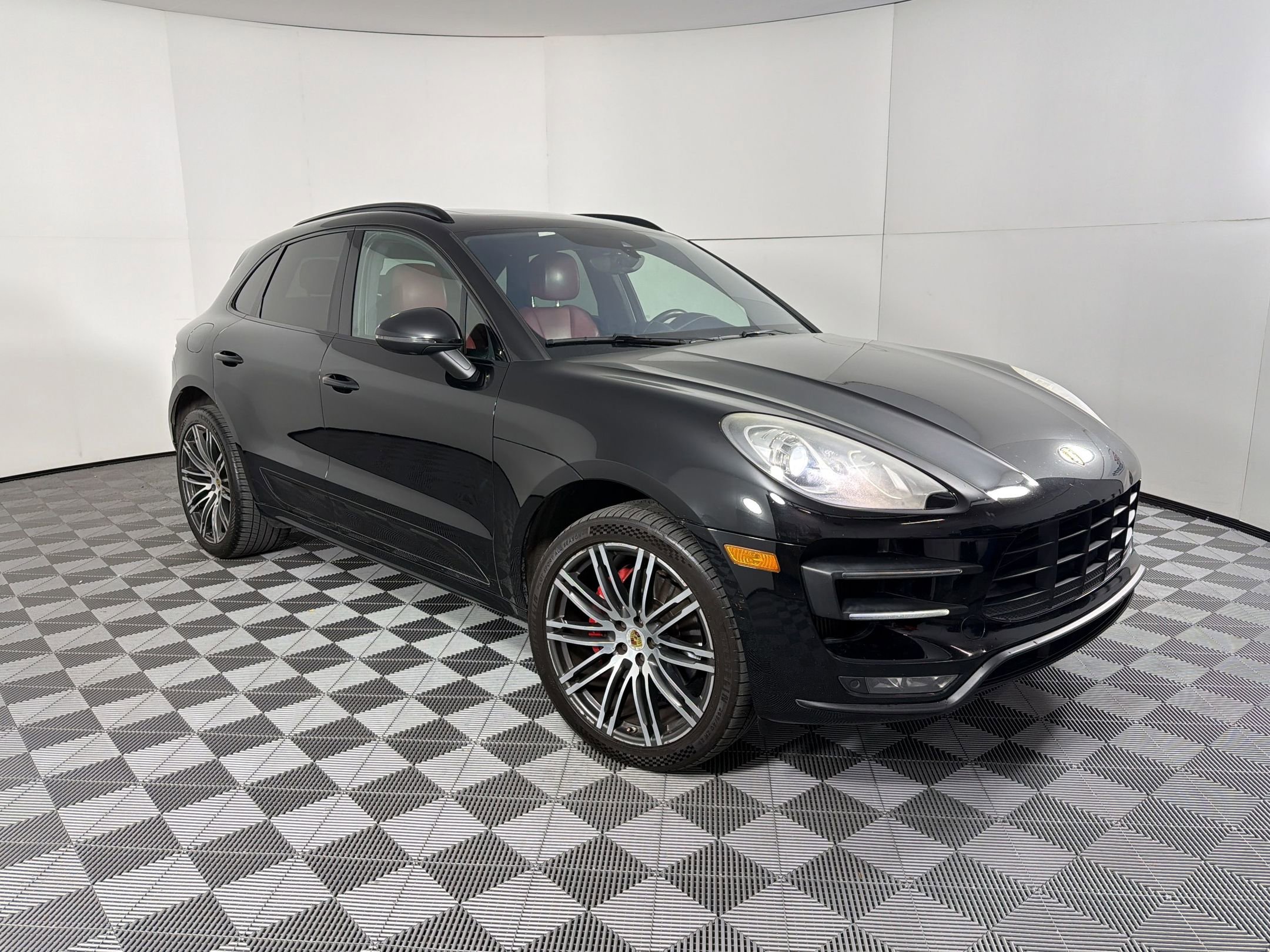 Used 2017 Porsche Macan Turbo AWD/4WD image 7