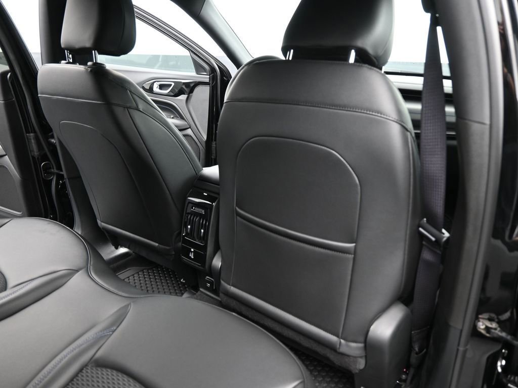 New 2026 Jeep Compass Latitude image 14