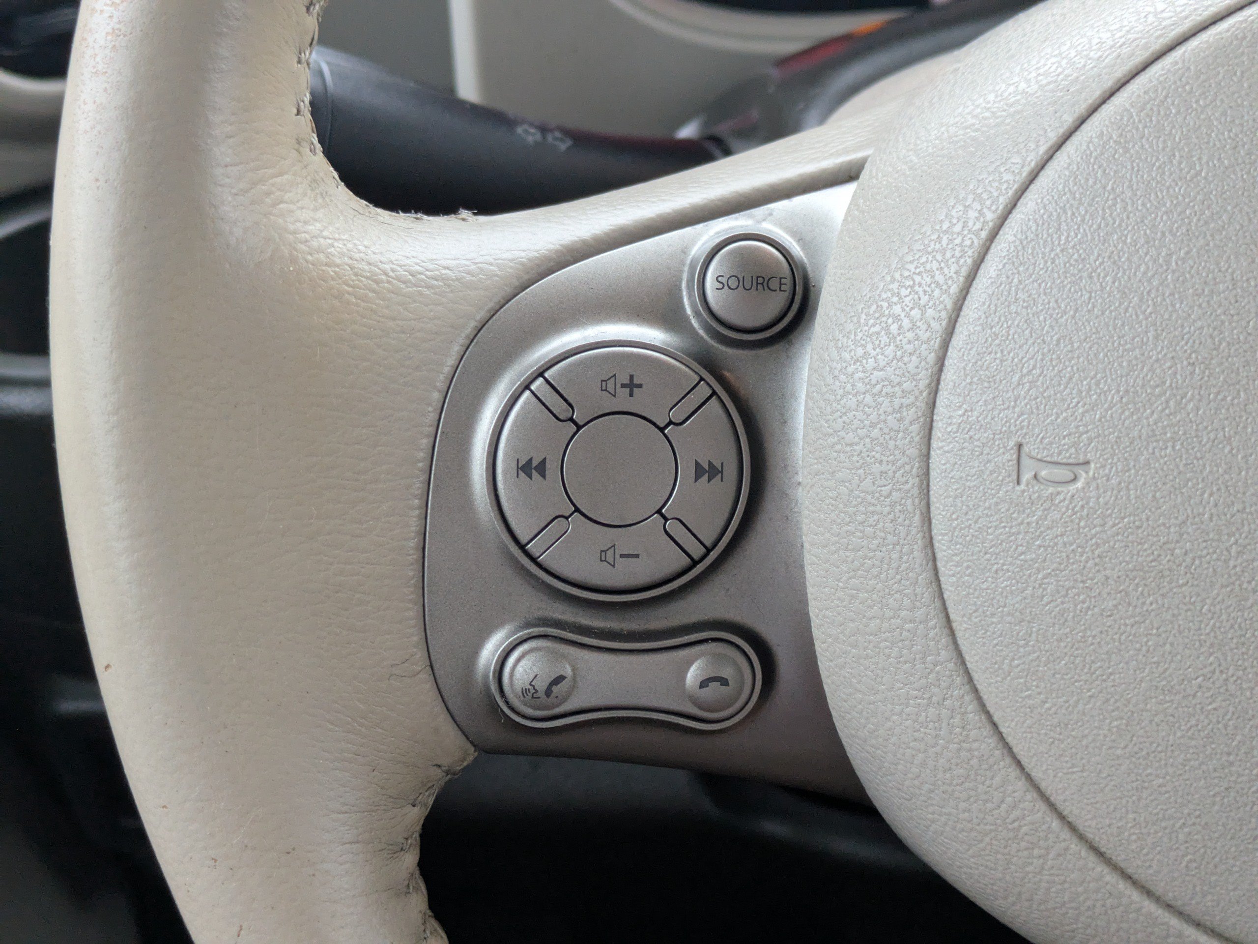 Used 2010 Nissan Cube 1.8 SL w/ Interior Designer Pkg FWD image 20
