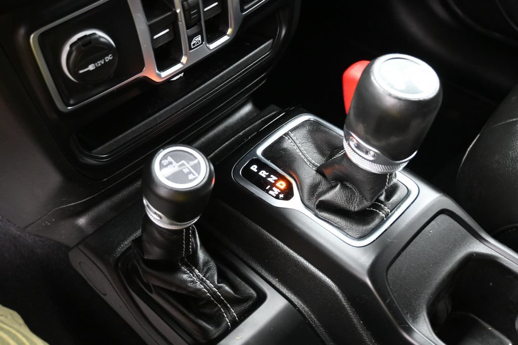 Used 2023 Jeep Wrangler Unlimited Sahara w/ Cold Weather Group AWD/4WD image 18