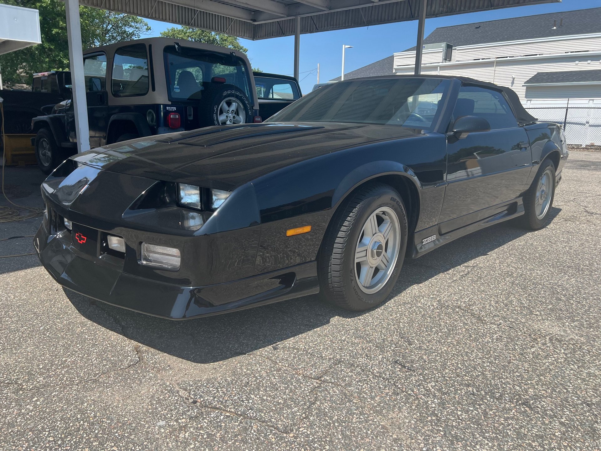 Used 1991 Chevrolet Camaro Z28 RWD image 1