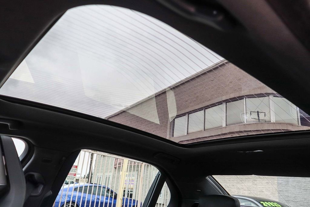 Used 2023 BMW 740i w/ Parking Assistance Package image 28