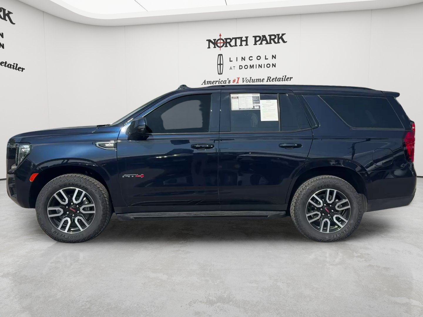 Used 2024 GMC Yukon AT4 w/ Technology Package AWD/4WD image 2
