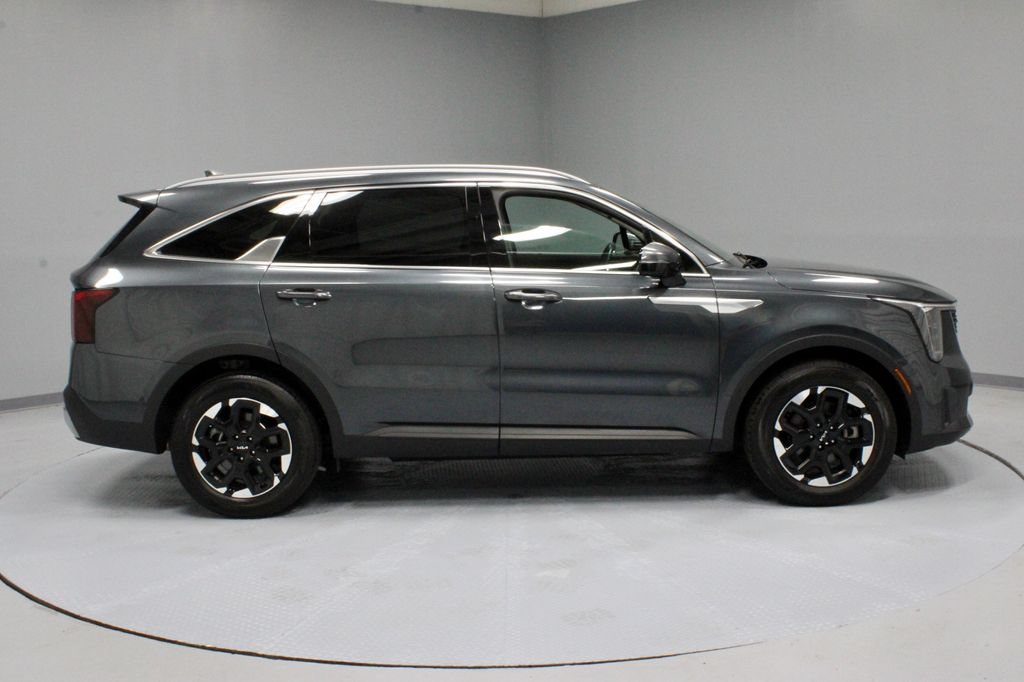 Used 2024 Kia Sorento S FWD image 13