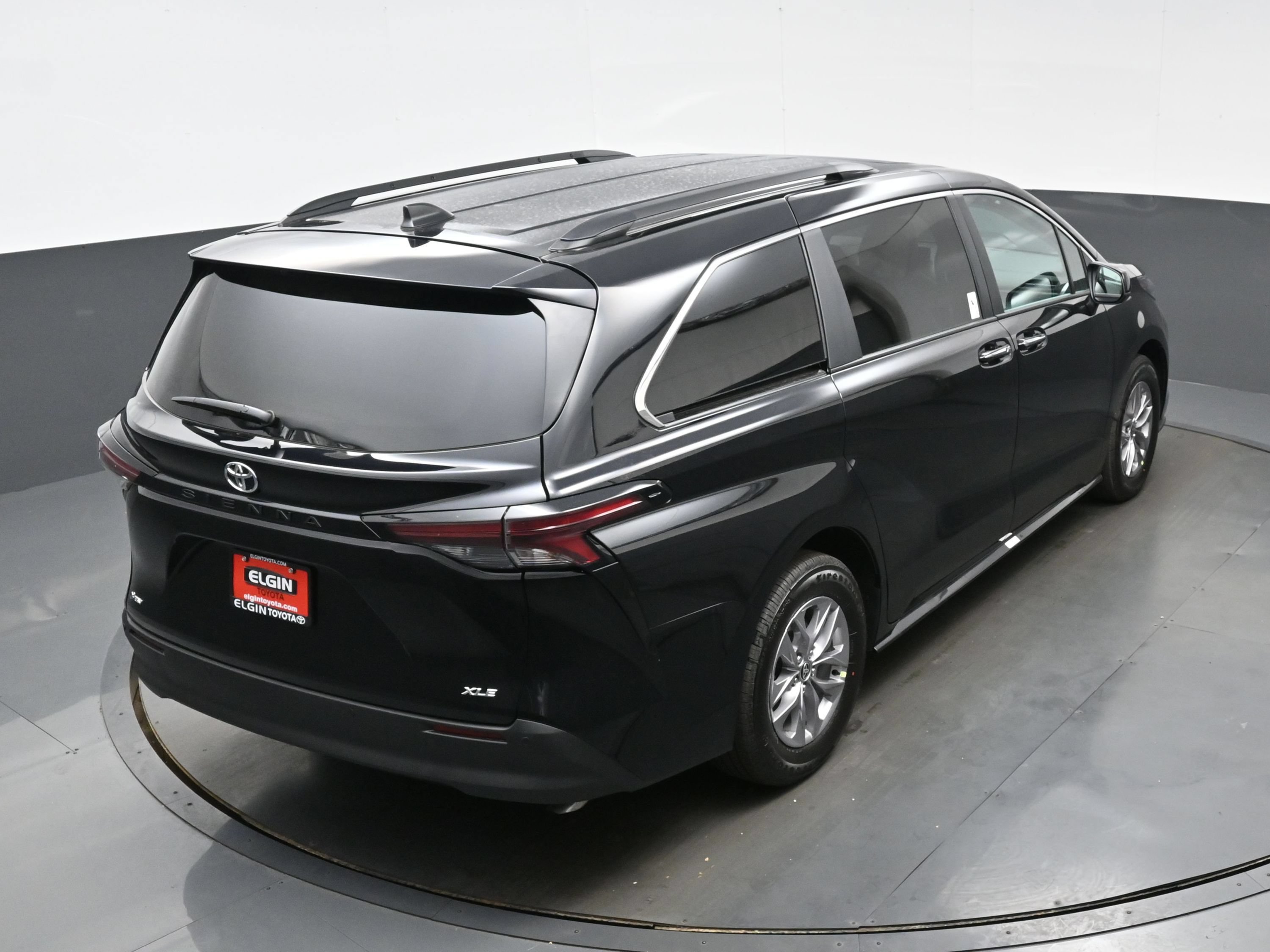 Used 2026 Toyota Sienna XLE FWD image 42