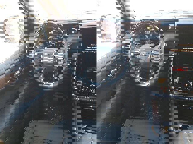 New 2025 GMC Yukon XL Denali w/ Denali Reserve Package image 13