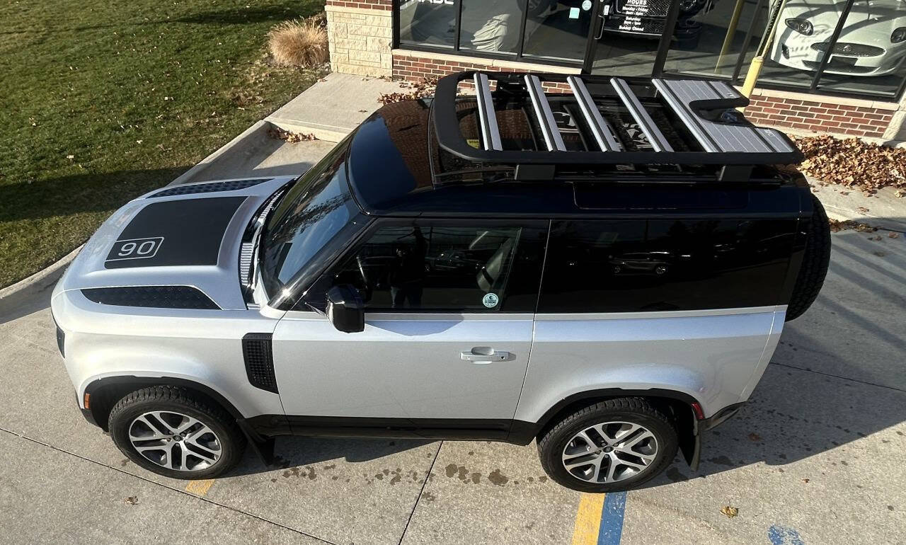 Used 2022 Land Rover Defender 90 X-Dynamic S image 11