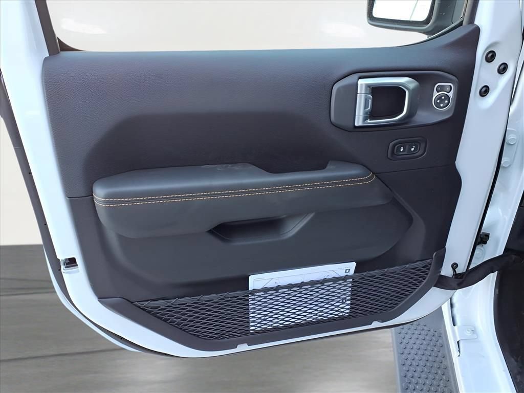 New 2026 Jeep Wrangler Unlimited Sahara AWD/4WD image 14