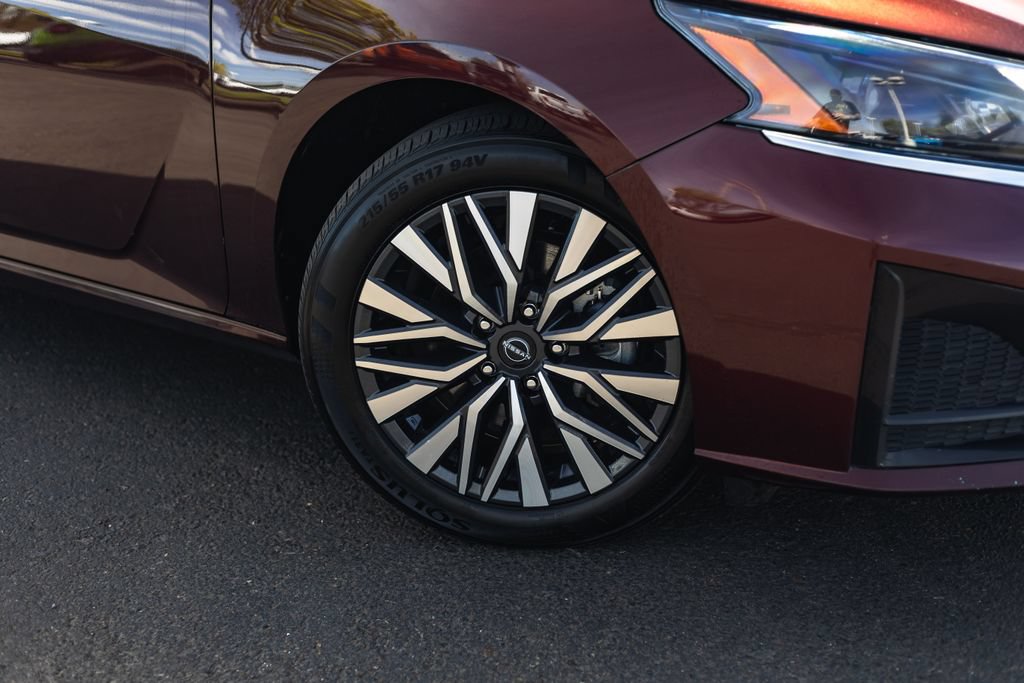 Used 2024 Nissan Altima 2.5 SV FWD image 4