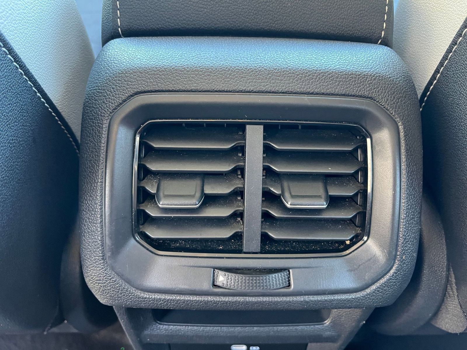 Used 2025 Volkswagen Taos SE FWD image 23