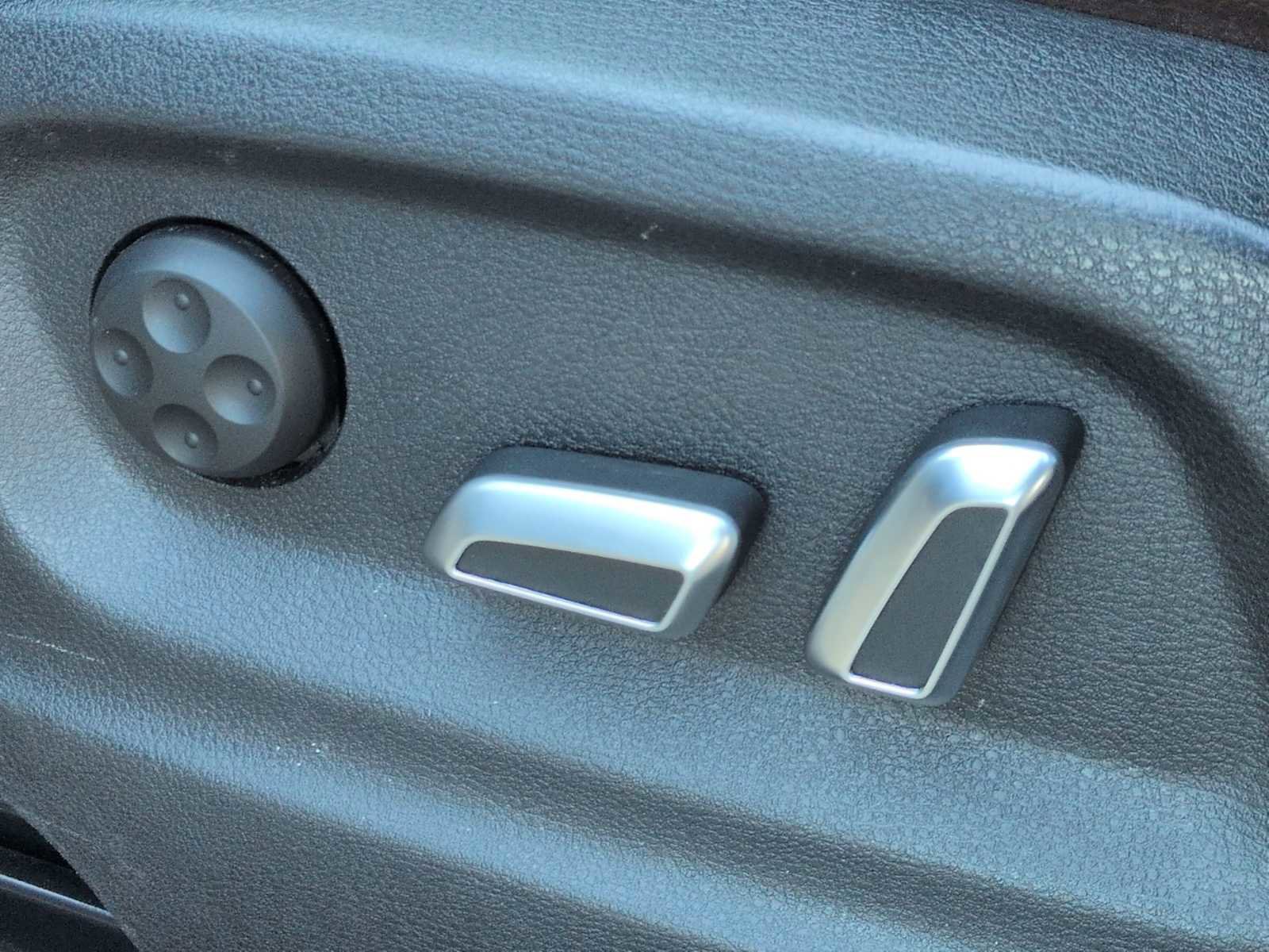 Used 2017 Audi Q5 2.0T Premium Plus w/ Technology Package image 16