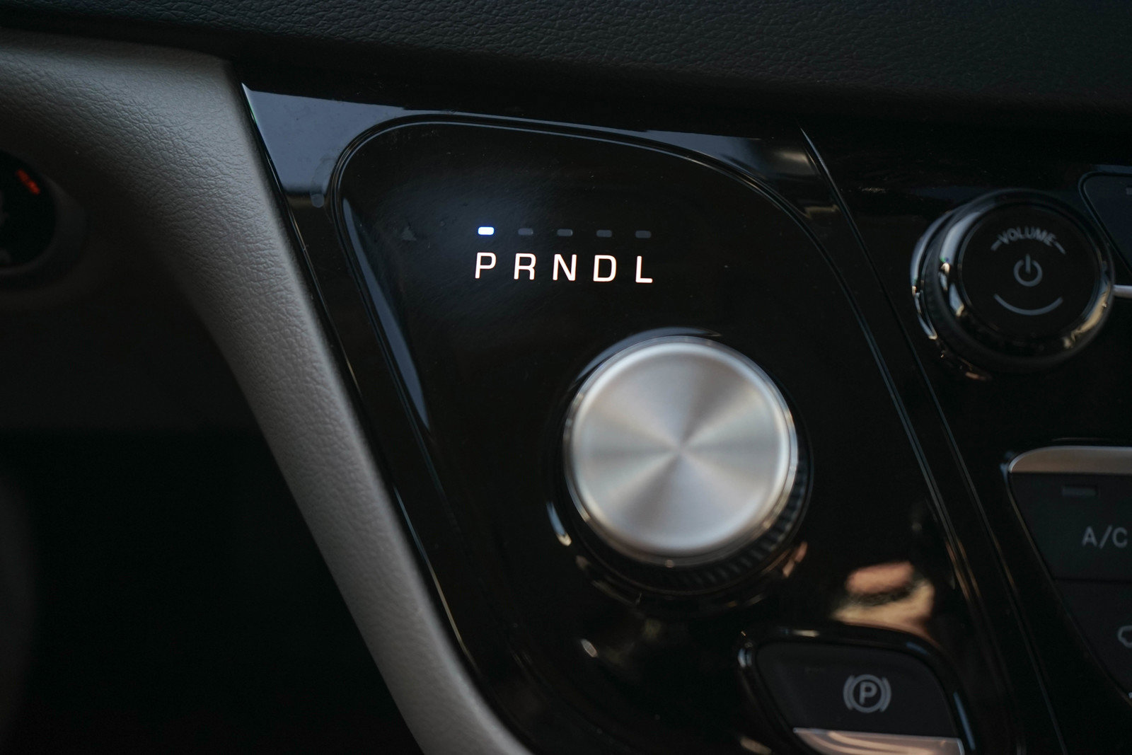 Used 2024 Chrysler Pacifica Touring-L image 19