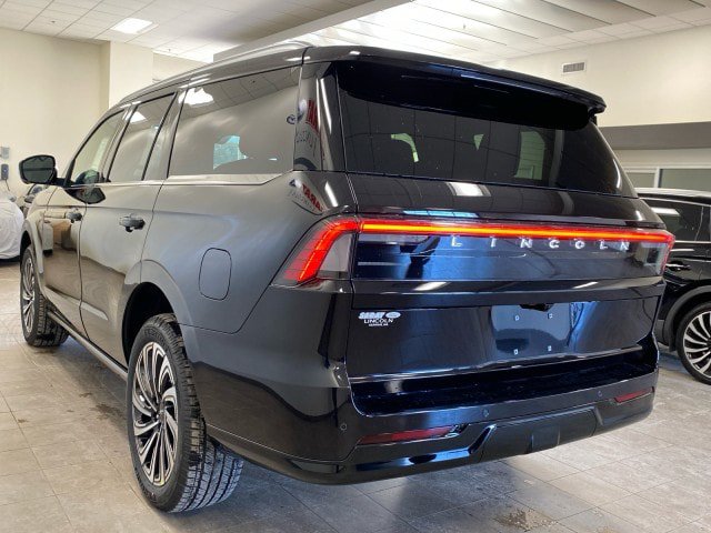 New 2025 Lincoln Navigator Black Label AWD/4WD image 5