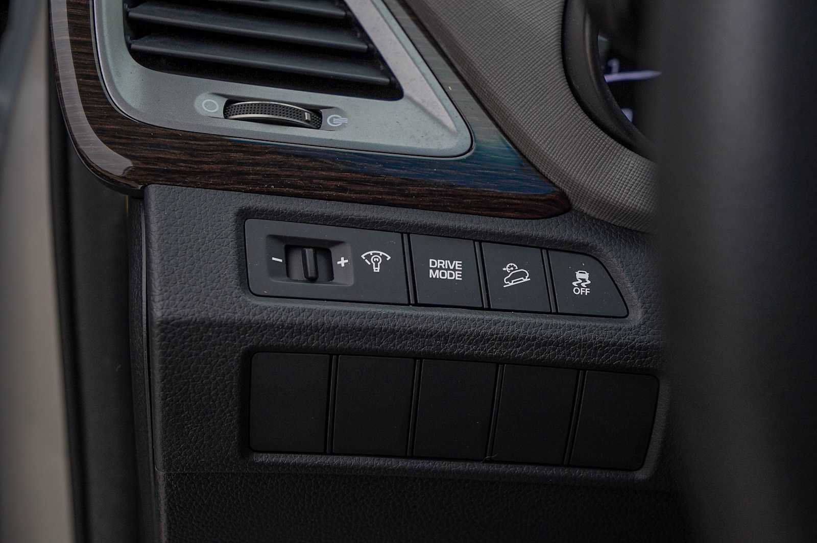 Used 2017 Hyundai Santa Fe Sport w/ Cargo Package image 22