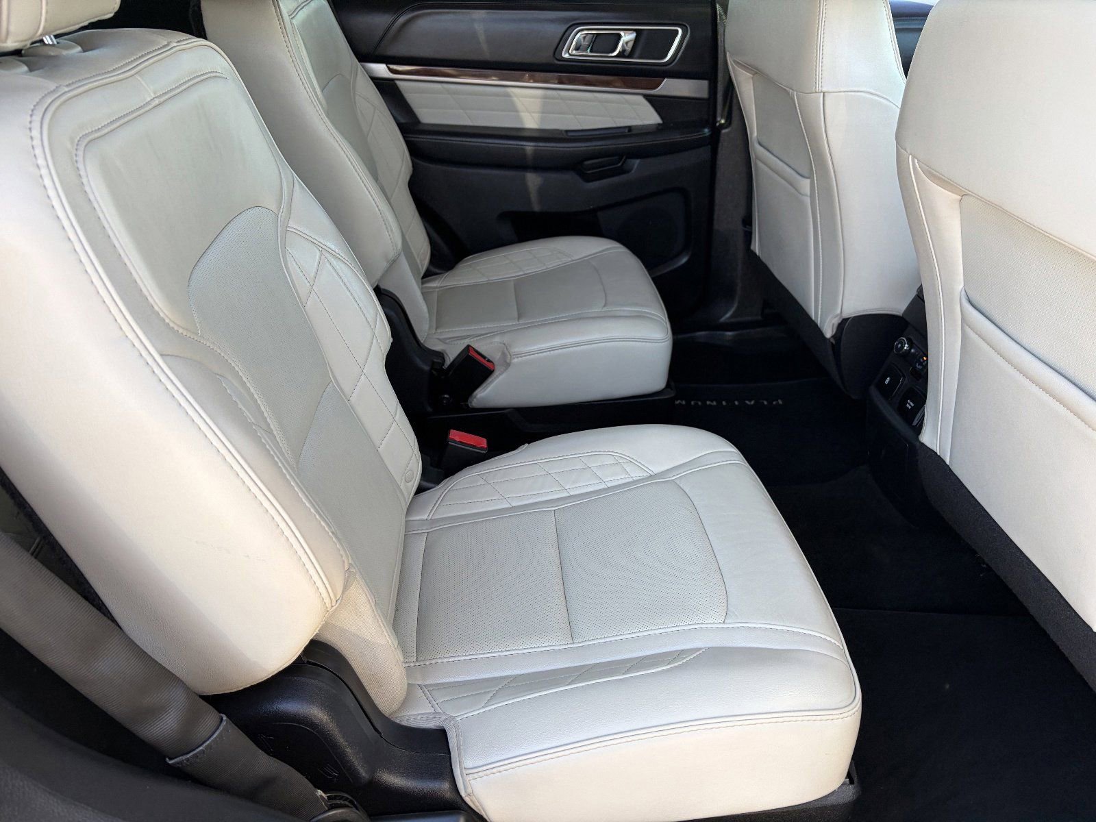 Used 2017 Ford Explorer Platinum image 5