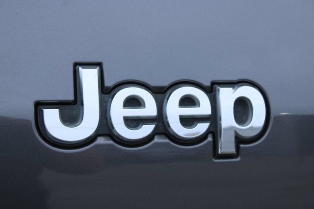 Used 2023 Jeep Grand Cherokee L Laredo w/ Luxury Tech Group I RWD image 7