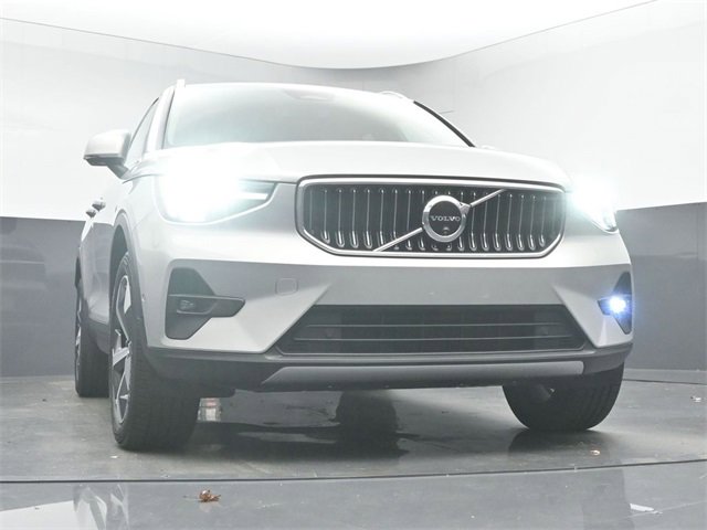 Used 2024 Volvo XC40 B5 Plus w/ Protection Package Premier image 37