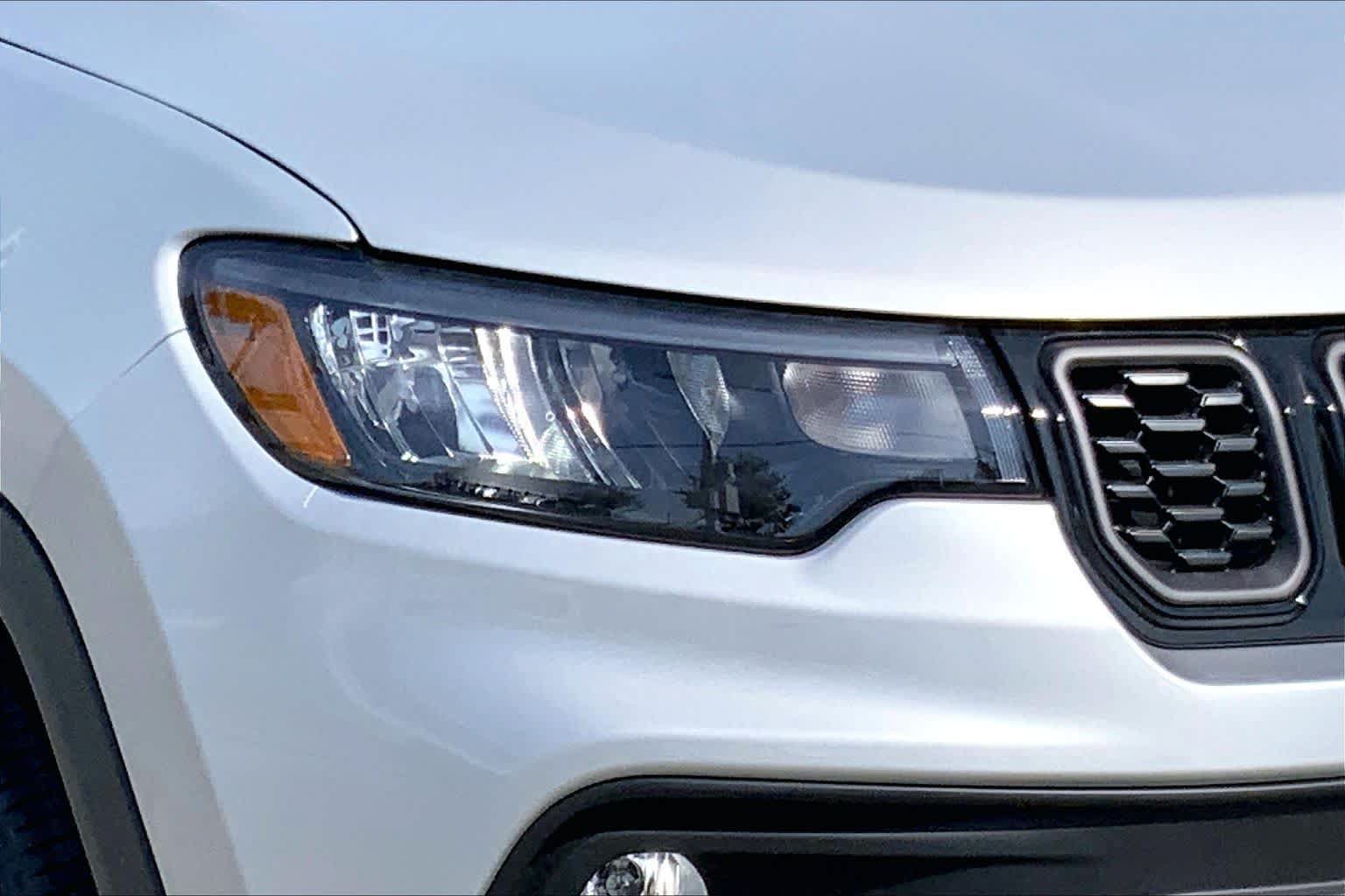 New 2026 Jeep Compass Latitude AWD/4WD image 10