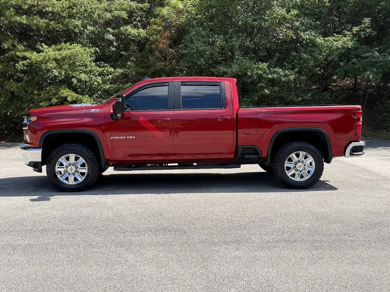 Used 2022 Chevrolet Silverado 2500 LT w/ Convenience Package AWD/4WD image 2