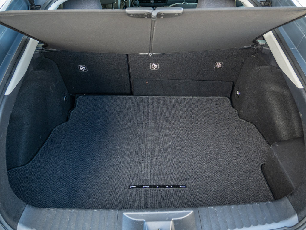 Used 2025 Toyota Prius LE AWD/4WD image 14