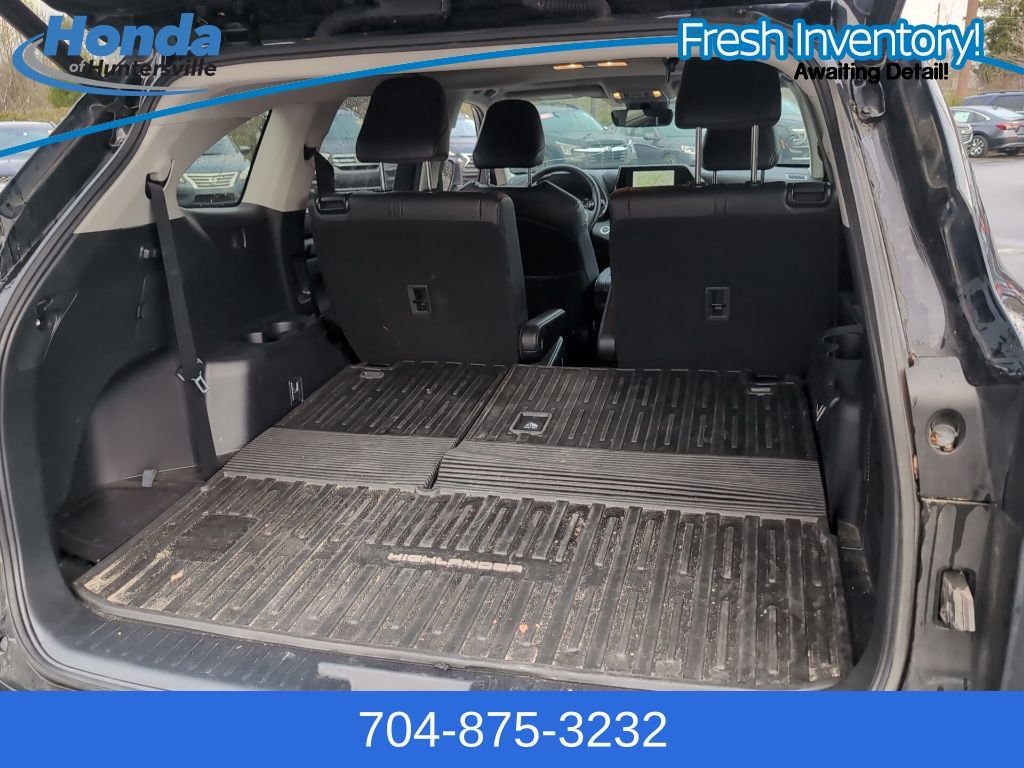 Used 2023 Toyota Highlander XLE image 11