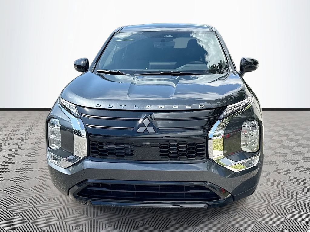New 2026 Mitsubishi Outlander LE FWD image 2