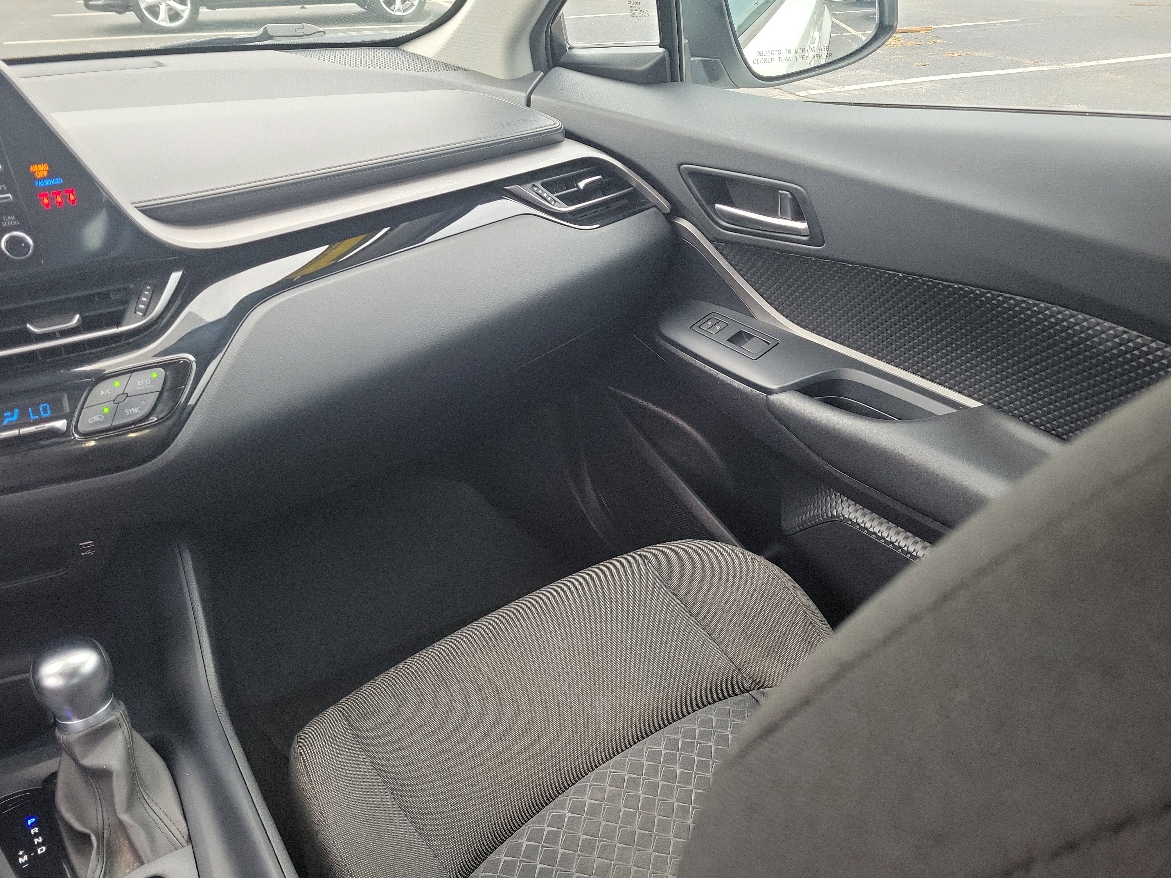 Used 2021 Toyota C-HR LE FWD image 17