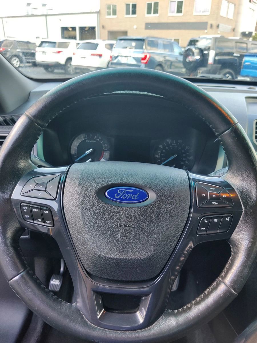 Used 2016 Ford Explorer XLT AWD/4WD image 26