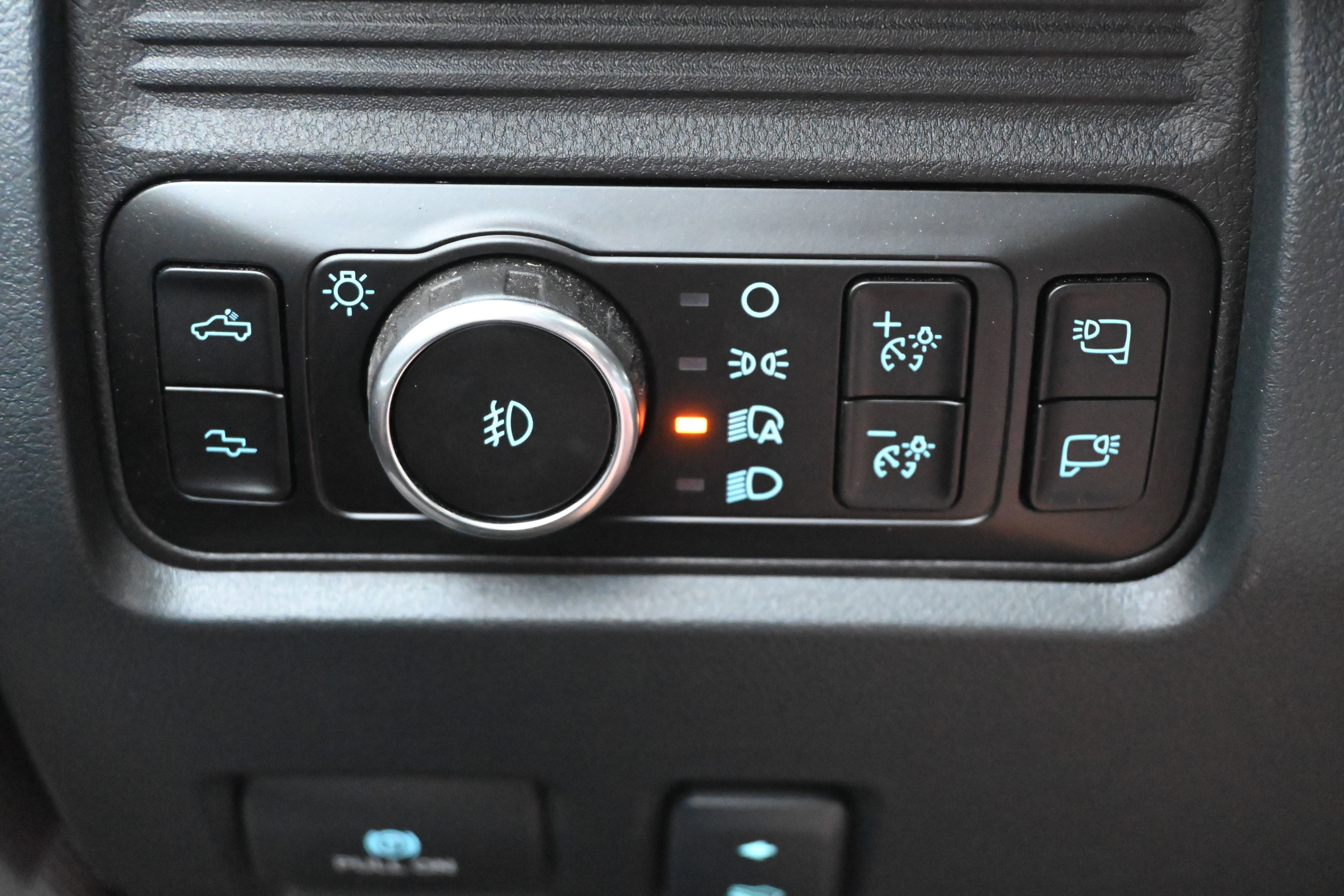 Used 2025 Ford F450 Platinum w/ FX4 Off-Road Package image 29